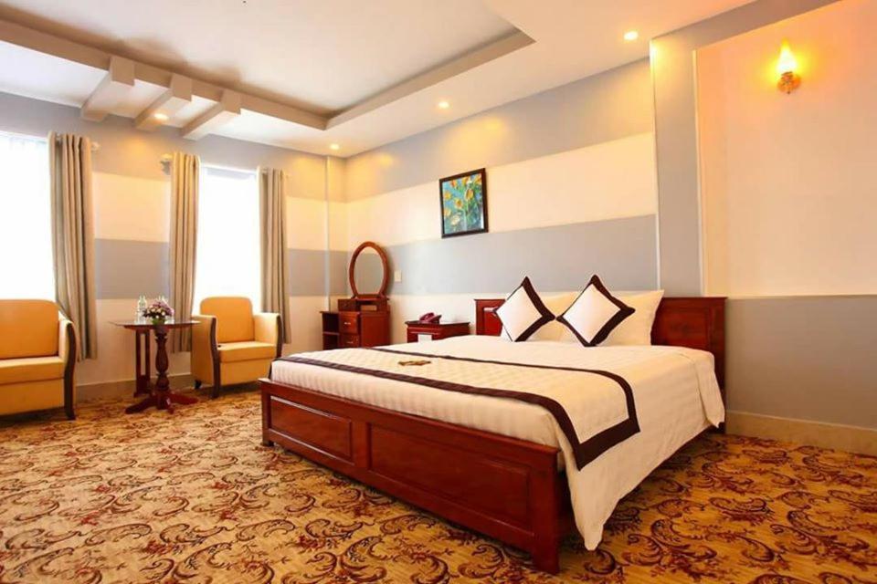 Khach San Long Ty Hotel Cà Mau Buitenkant foto