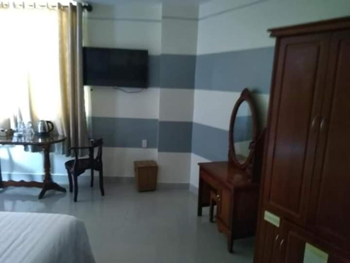 Khach San Long Ty Hotel Cà Mau Buitenkant foto