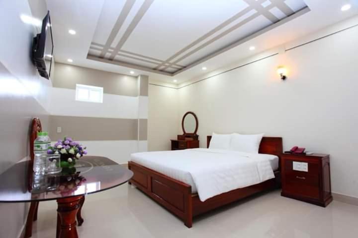 Khach San Long Ty Hotel Cà Mau Buitenkant foto